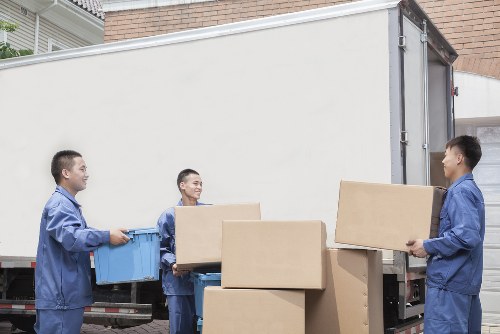 Moving truck service for homes in Manor Park