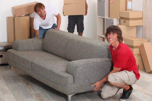Flexible moving assistance in Manor Park for house relocation